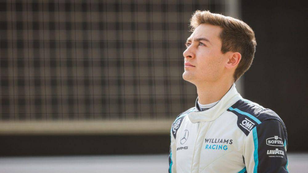 George Russell saat sesi pemotretan pembalap (motorsportmagazine.com)