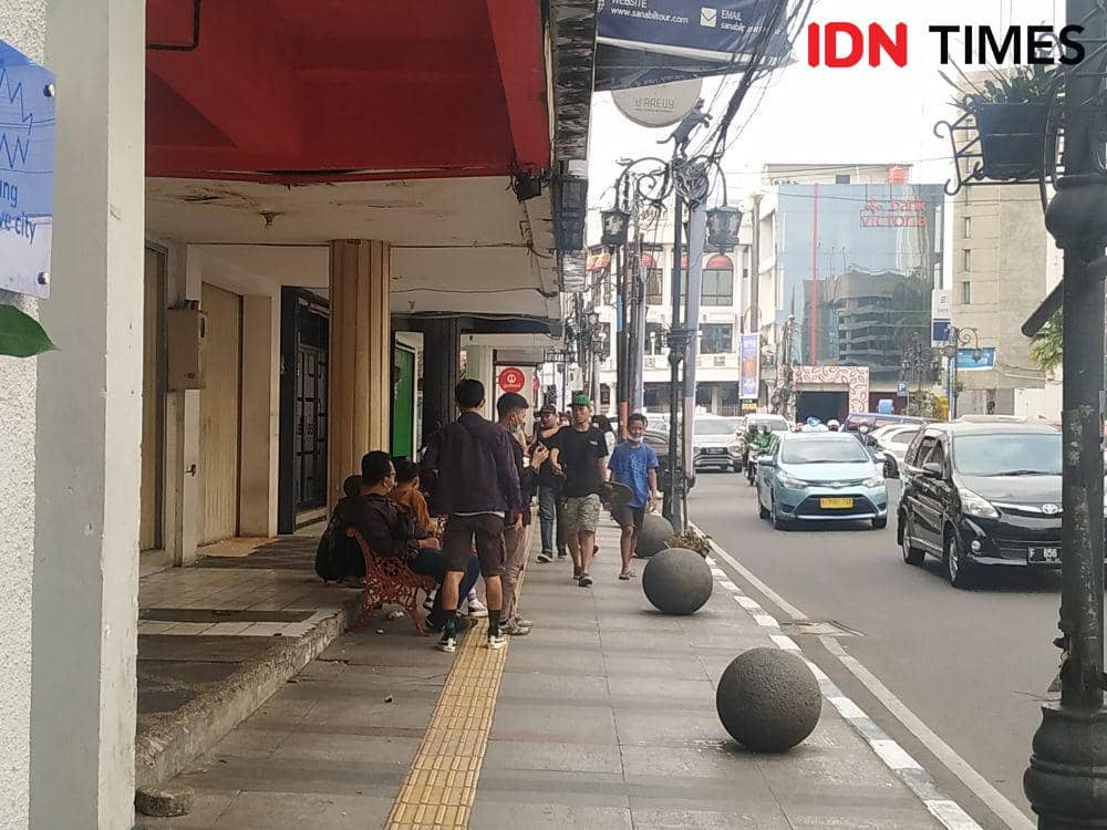Suasana Jalan Braga usai kasus pemalakan pengamen (IDN Times/Azzis Zulkhairil)
