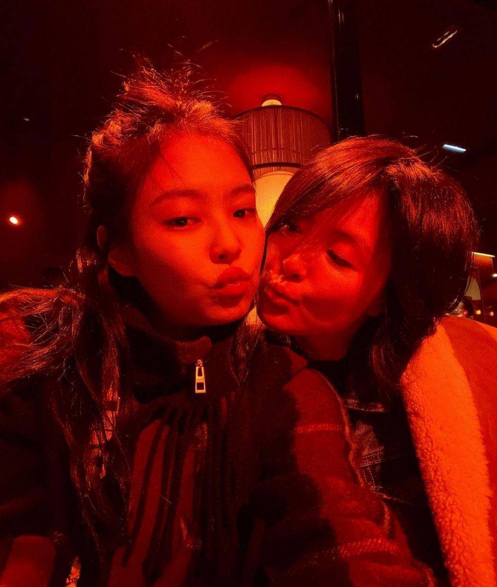 Jennie BLACKPINK bersama ibunya (instagram.com/jennierubyjane)