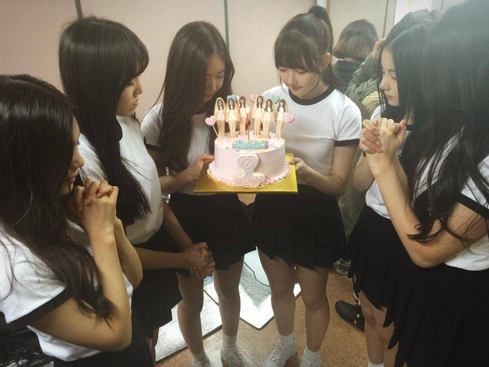 GFRIEND saat baru debut. (twitter.com/GFRDofficial)