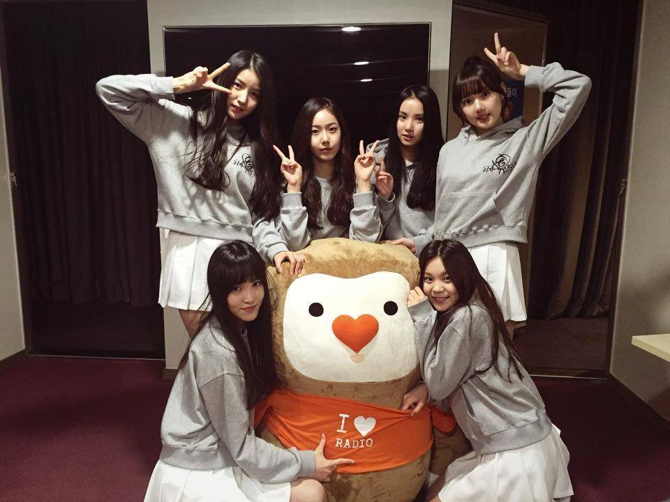 GFRIEND saat baru debut. (twitter.com/GFRDofficial)