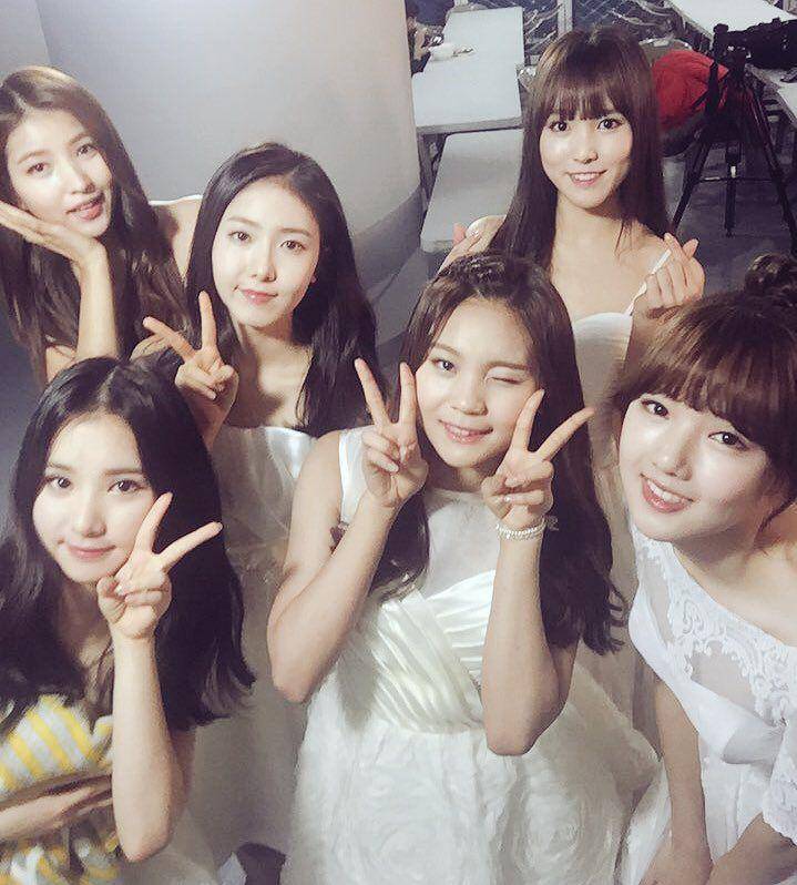 GFRIEND saat baru debut. (twitter.com/GFRDofficial)