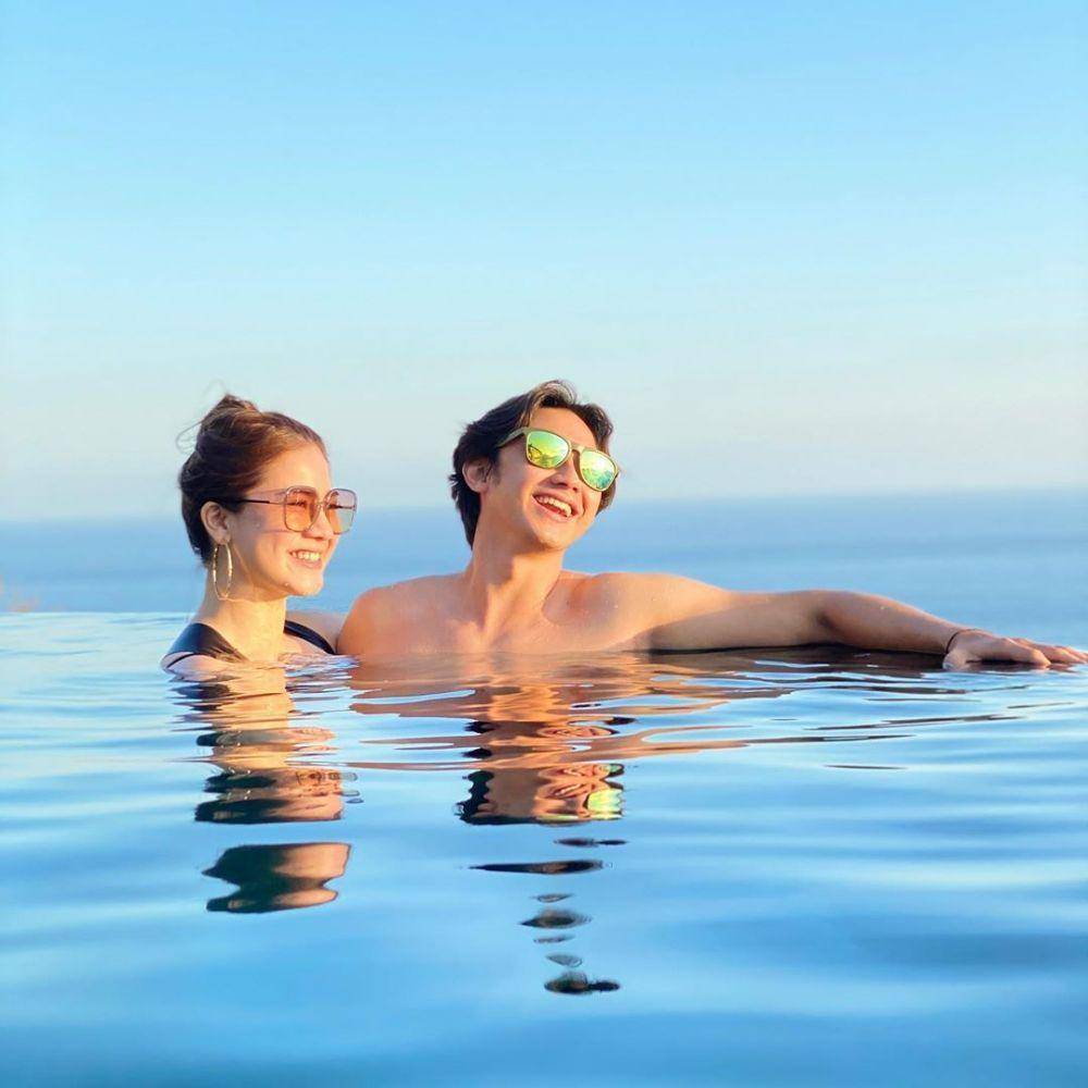 Potret Felicya Angelista dan Caesar Hito di kolam renang (instagram.com/hitocaesar)