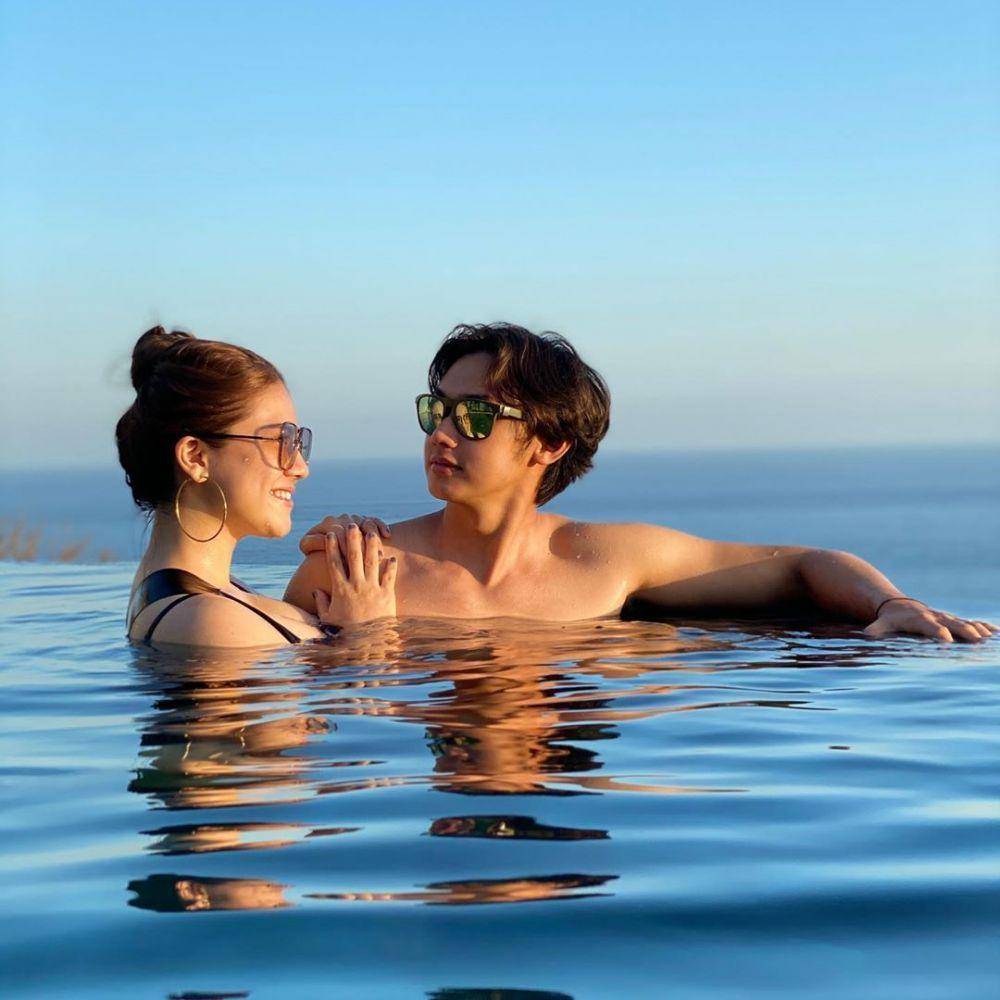 Potret Felicya Angelista dan Caesar Hito di kolam renang (instagram.com/hitocaesar)