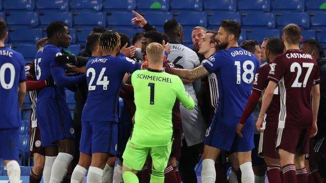The Sun / Tawuran antar pemain di laga Chelsea versus Leicester City