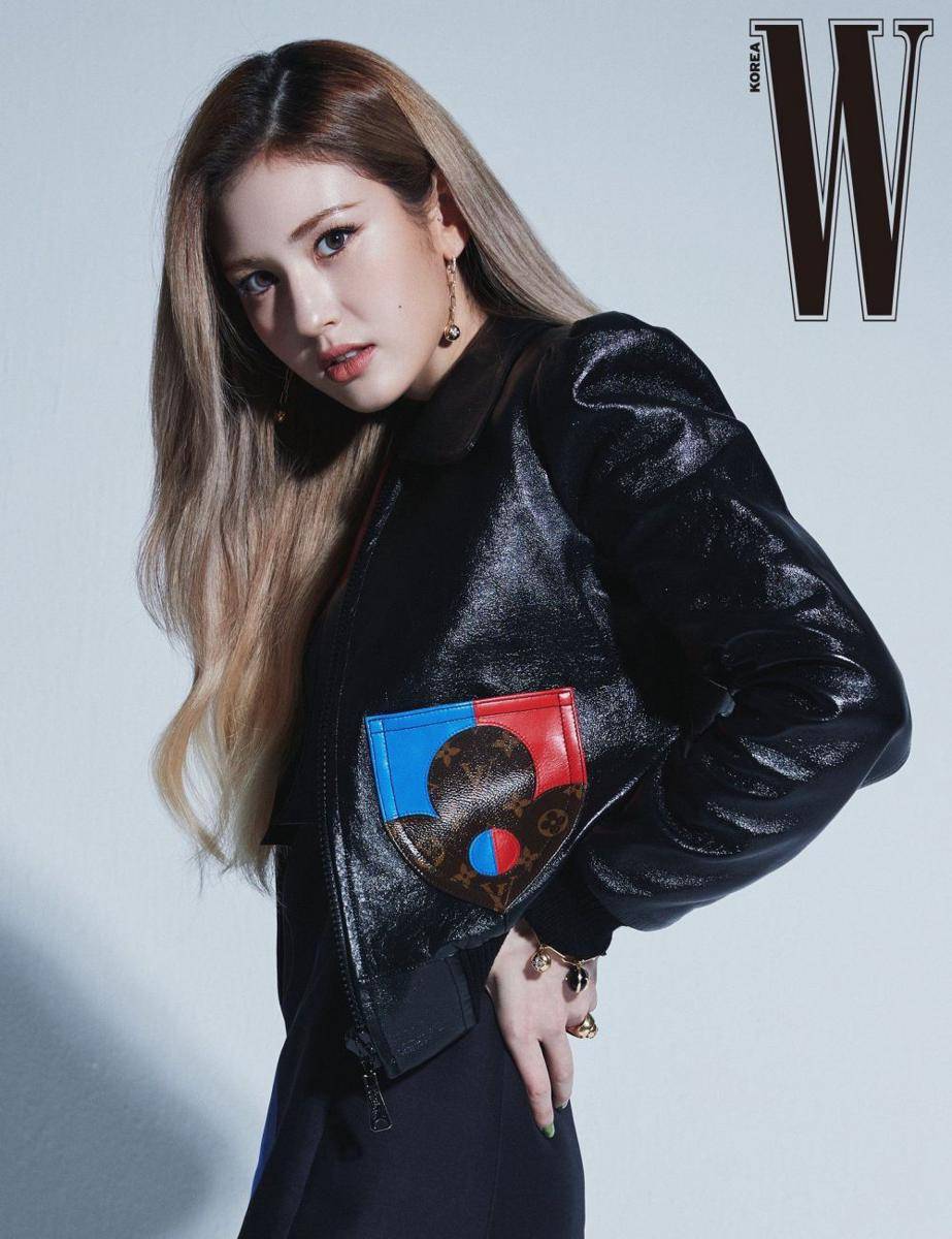 Somi magazine (twitter.com/somi_official_)