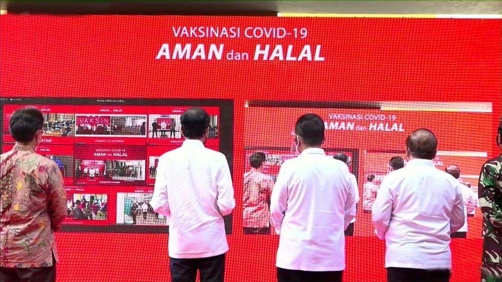 Peninjauan Vaksinasi Covid-19 di PT Bintan Inti Industrial Estate, Kab. Bintan pada Rabu (19/5/2021). (youtube.com/Sekretariat Presiden)