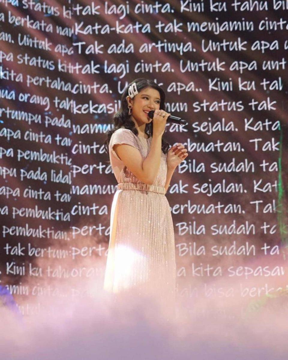 Tiara Andini di atas panggung. (Instagram.com/tiaraandini/)
