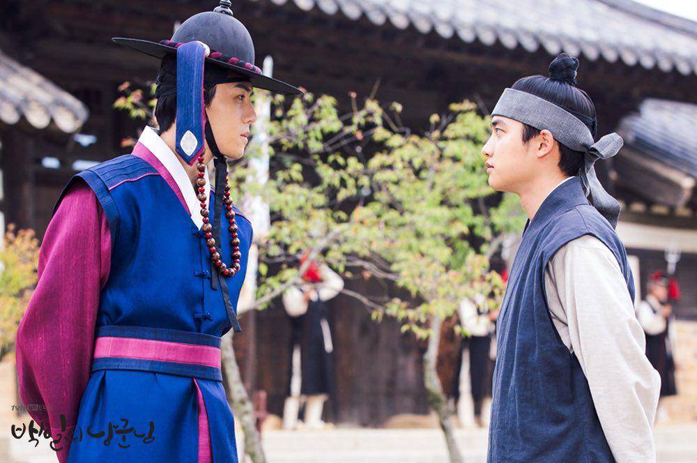 D.O EXO bersama Kim Seon Ho (soompi.com)