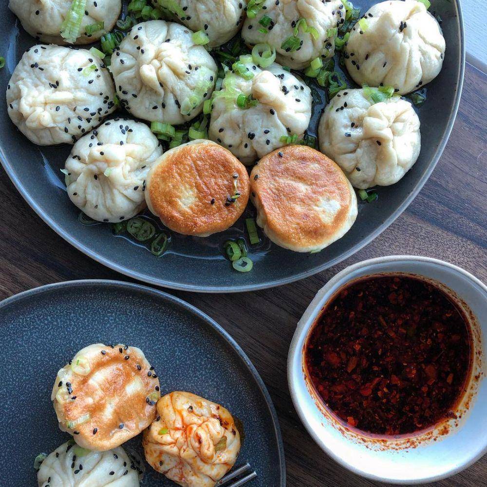 ilustrasi sheng jian bao (instagram.com/gabbygatsby)