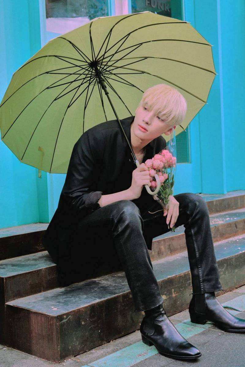 Huening Kai TXT di teaser comeback album The Chaos Chapter: FREEZE versi YOU. (facebook.com/TXT.bighit)
