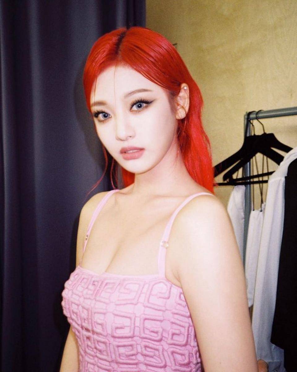 Potret Ningning aespa dengan Rambut Merah (instagram.com/aespa_official)