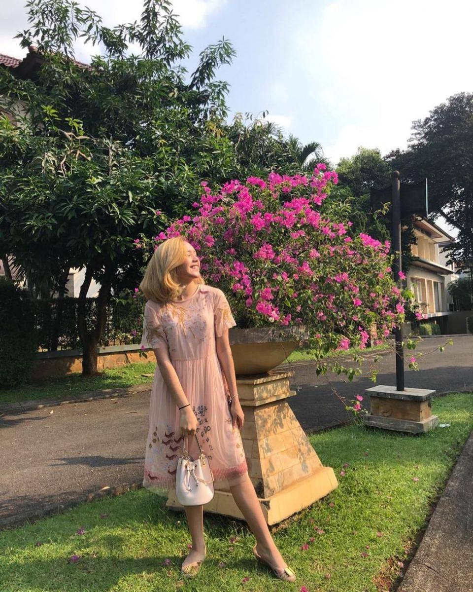 Beby Tsabina (instagram.com/bebytsabina/)