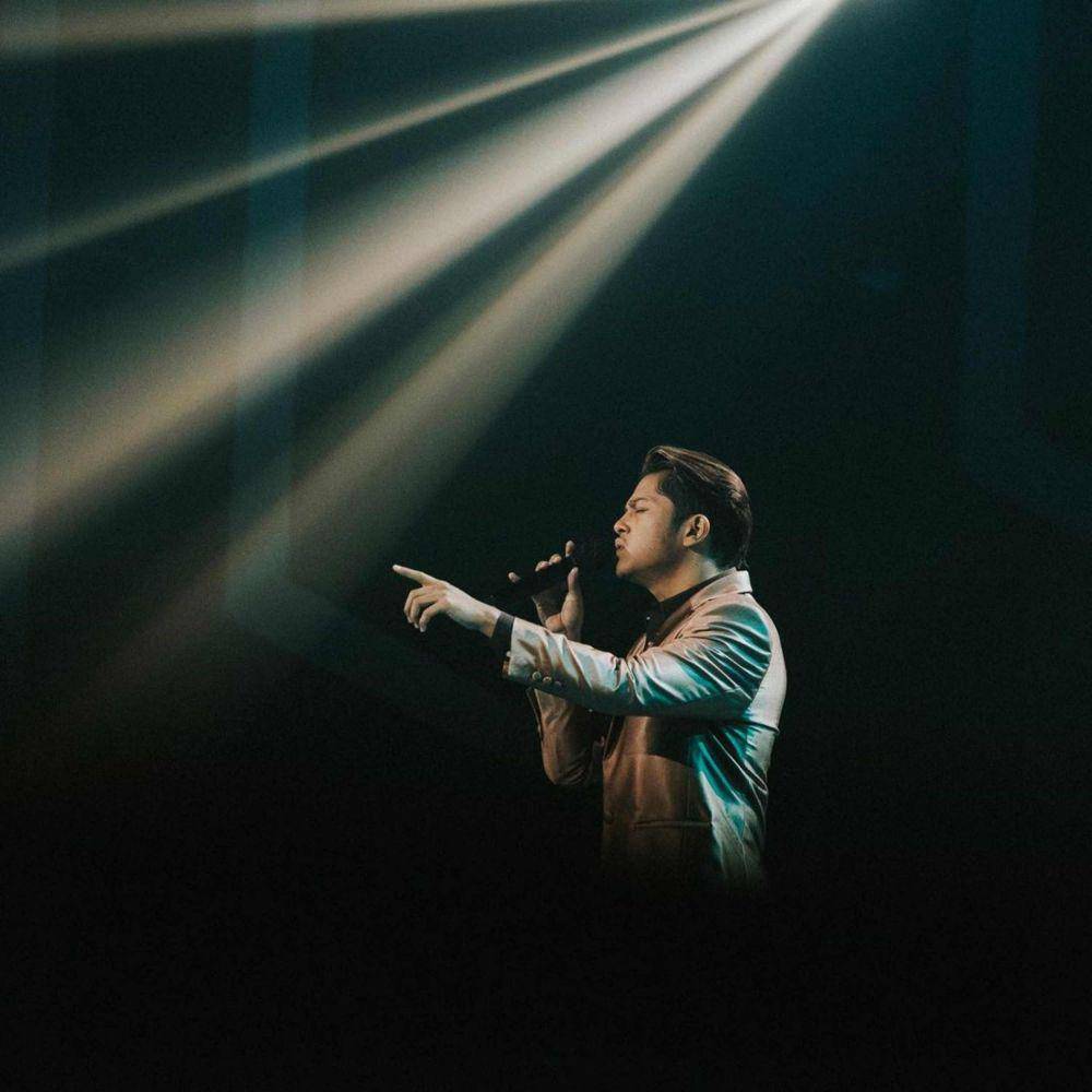 Mark Natama di atas panggung. (Instagram.com/marknatama/)