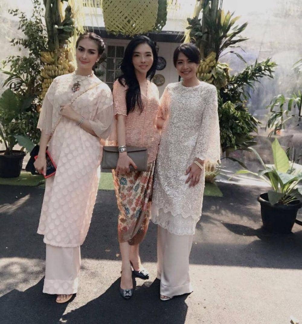 Iis Dahlia (instagram.com/isdadahlia)