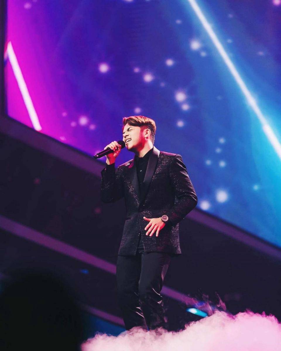 Mark Natama di atas panggung. (Instagram.com/marknatama/)
