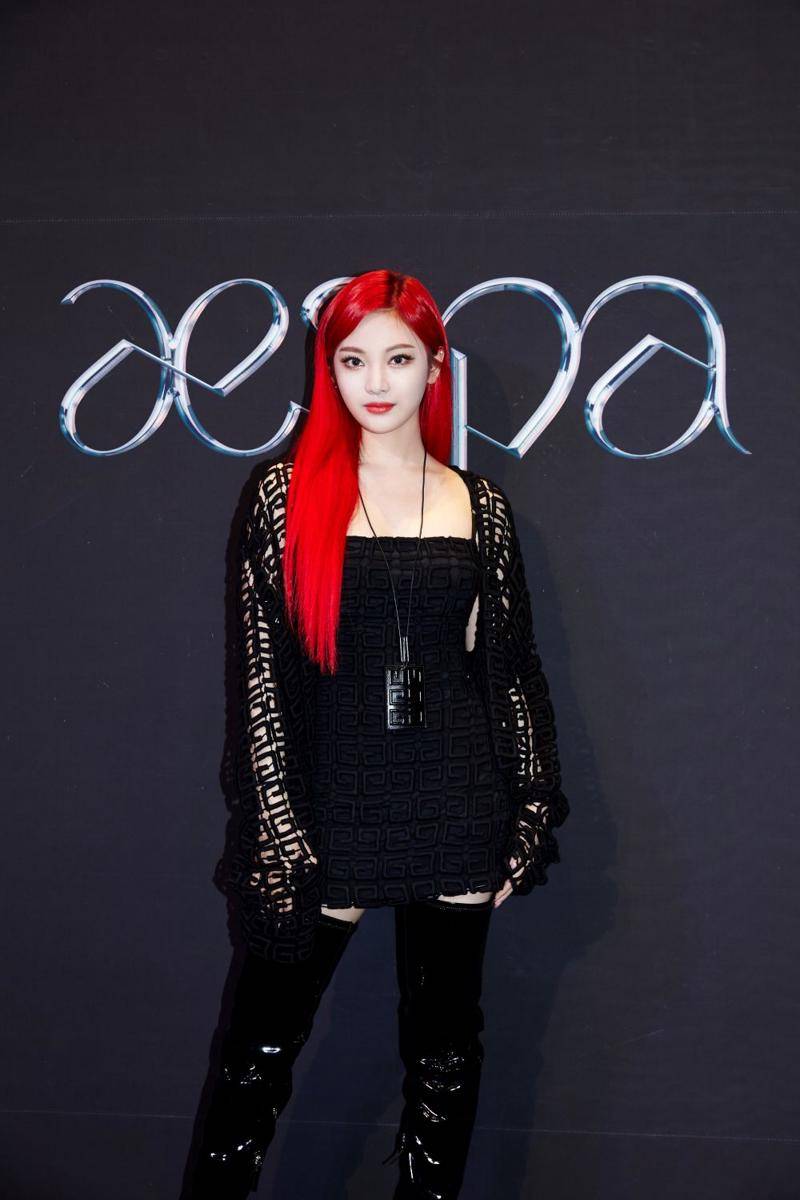 Potret Ningning aespa dengan Rambut Merah (twitter.com/Kpop_Herald)