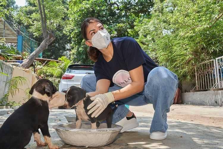 Jacqueline Fernandez (instagram.com/jacquelinef143)