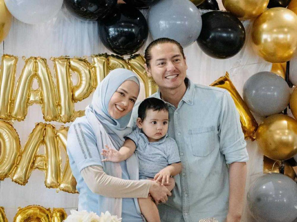 9 Momen Perayaan Ulang Tahun Roger Danuarta, Meriah Bareng Keluarga!