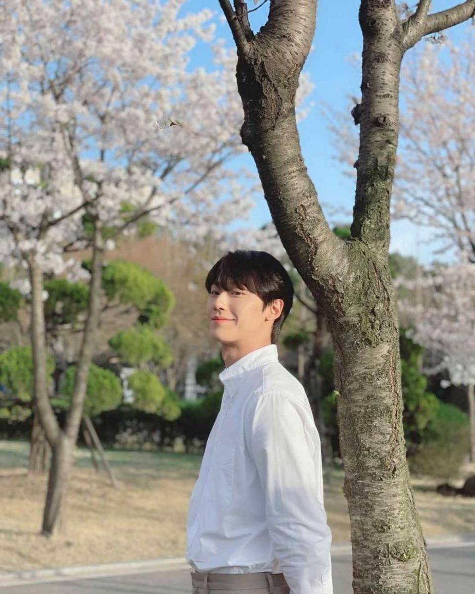 Lee Do Hyun (instagram.com/ldh_sky)