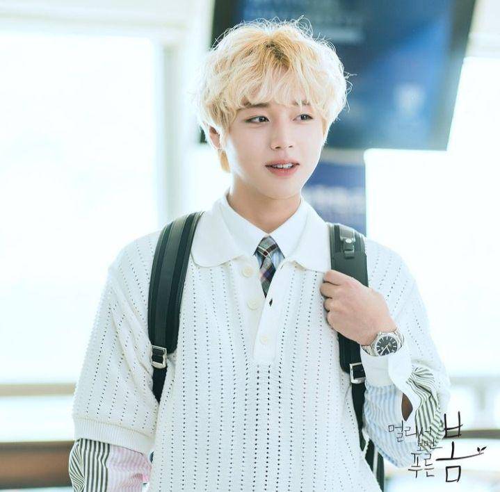 Park Jihoon dengan rambut blonde (instagram.com/0529.jihoon.ig)