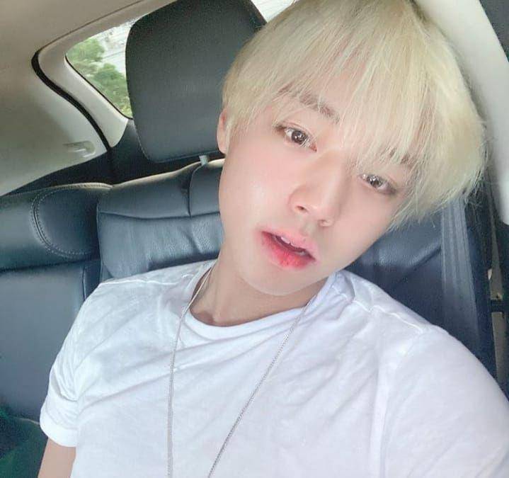 Park Jihoon dengan rambut blonde (instagram.com/0529.jihoon.ig)