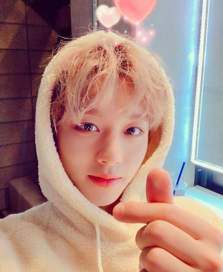 Park Jihoon dengan rambut blonde (instagram.com/0529.jihoon.ig)