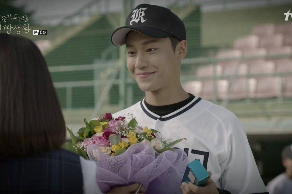 Lee Do Hyun dalam cuplikan drama Prison Playbook (dok. tvN via soompi.com)