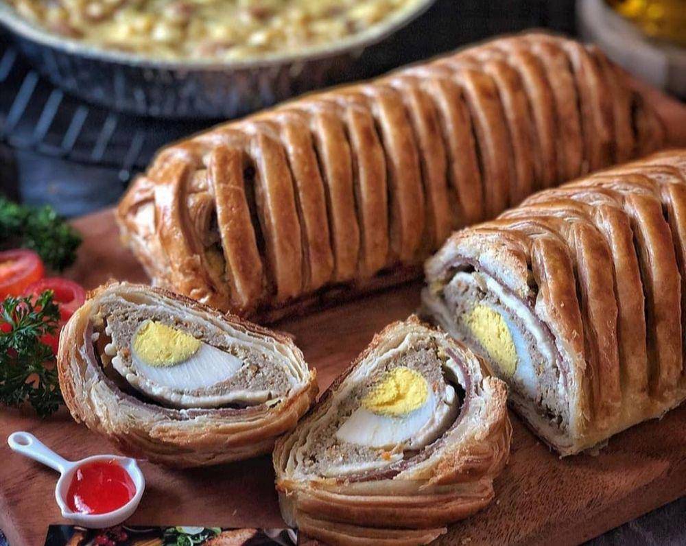 pastry roll (instagram.com/makarios_kitchen)