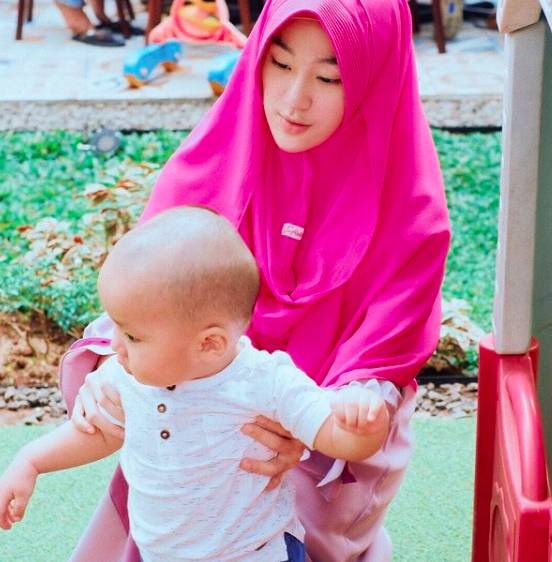 Momen Larissa Chou dan anak (instagram.com/larissachou)