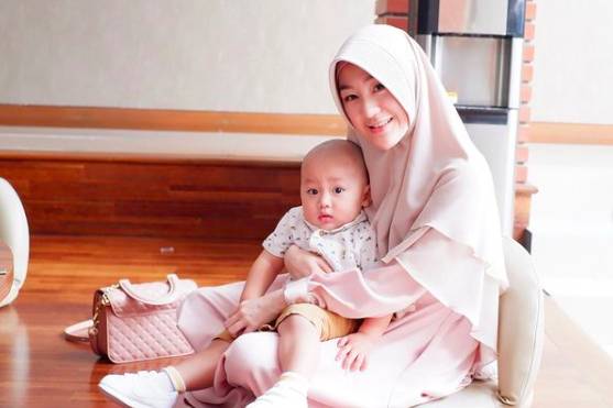 Momen Larissa Chou dan anak (instagram.com/larissachou)