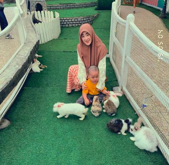 Momen Larissa Chou dan anak (instagram.com/larissachou)