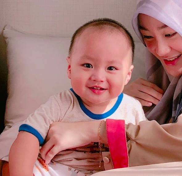 Momen Larissa Chou dan anak (instagram.com/larissachou)