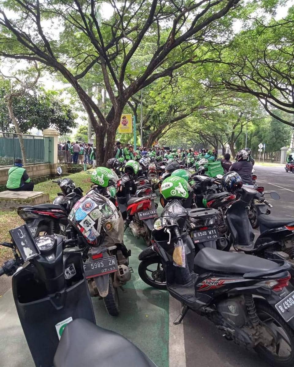 potret barang numpuk (instagram.com/keluhkesahojol.id)