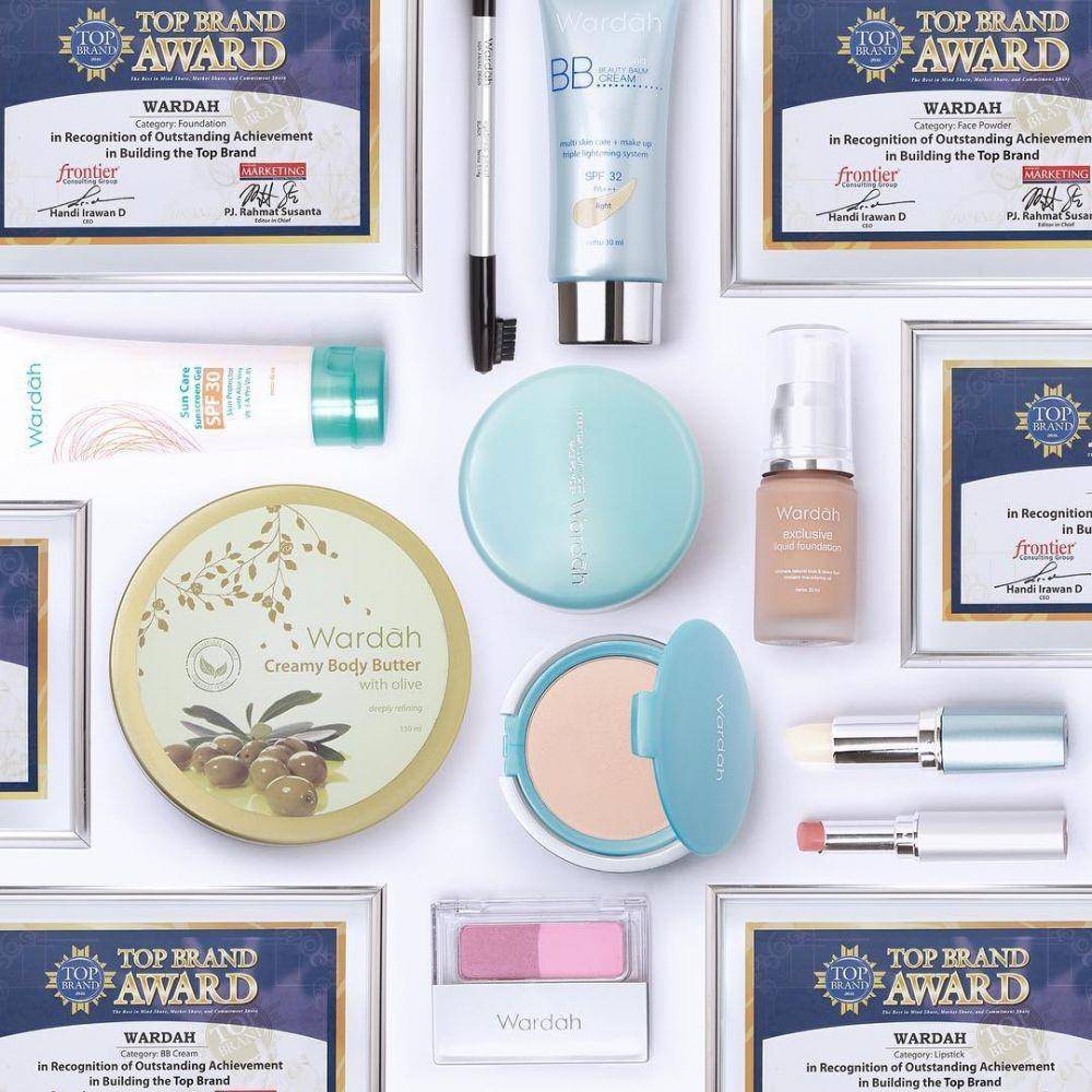 Wardah Luminous Compact Powder. (instagram.com/wardahbeauty)