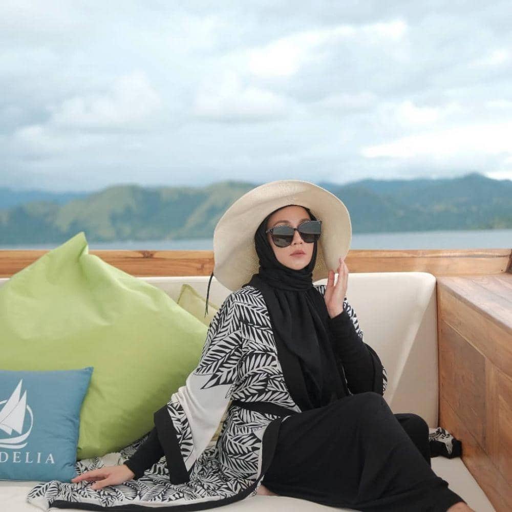 Dina Lorenza (instagram.com/dinalorenza1975)