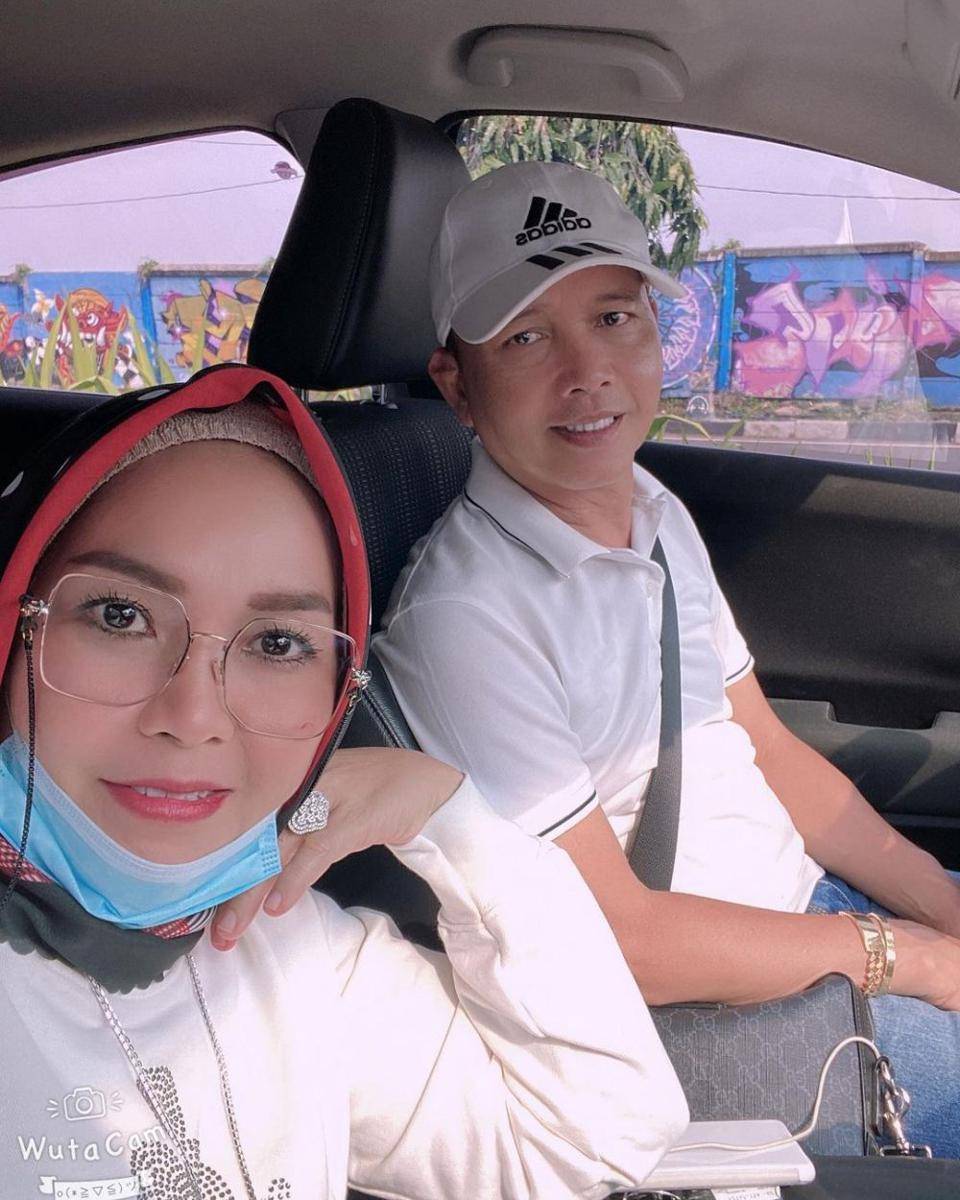Umi Kalsum dan Ayah Rozak (instagram.com/mom_ayting92_)