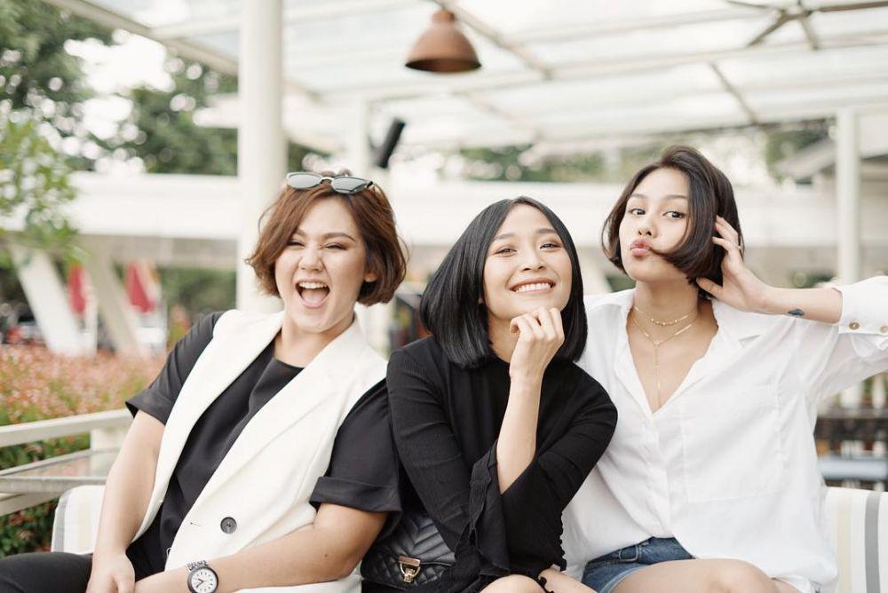10 Potret Seru Penyanyi Rinni Wulandari dan Para Ipar Hits