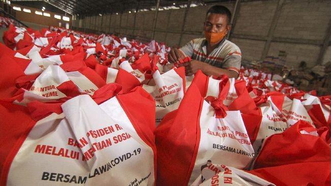 Bansos Presiden yang Dikorupsi Dibagikan Pakai Goodie Bag Logo Istana