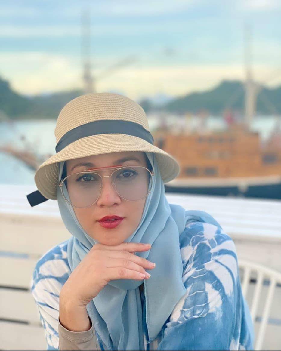 Dina Lorenza (instagram.com/dinalorenza1975)
