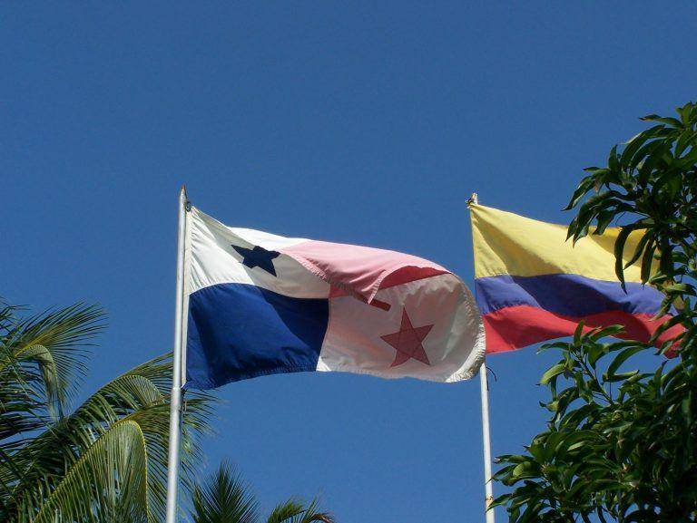 Bendera Panama dan Kolombia. (twitter.com/KWCONTINENTE)