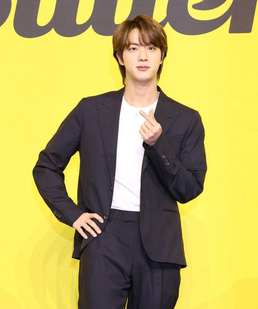 Jin BTS (twitter.com/BuzzFeedDaebak)