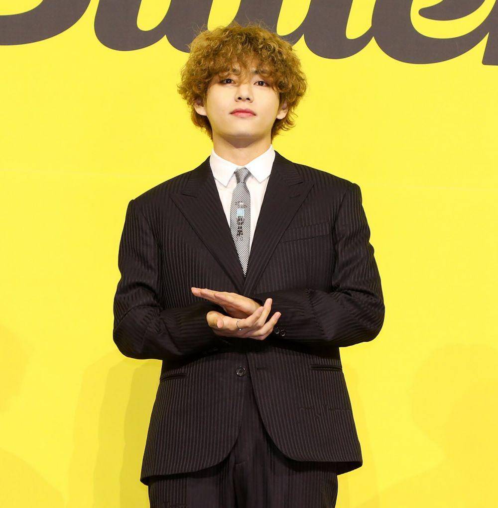 V BTS (twitter.com/BuzzFeedDaebak)