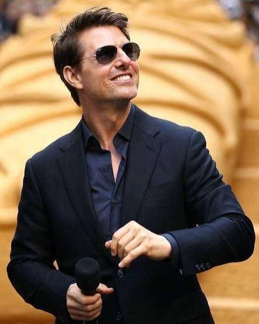 Tom Cruise (instagram.com/thebestwalls)