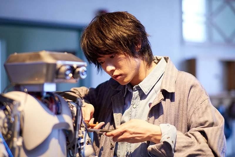 Jadi Ilmuwan, 9 Potret Karakter Kento Yamazaki di The Door Into Summer