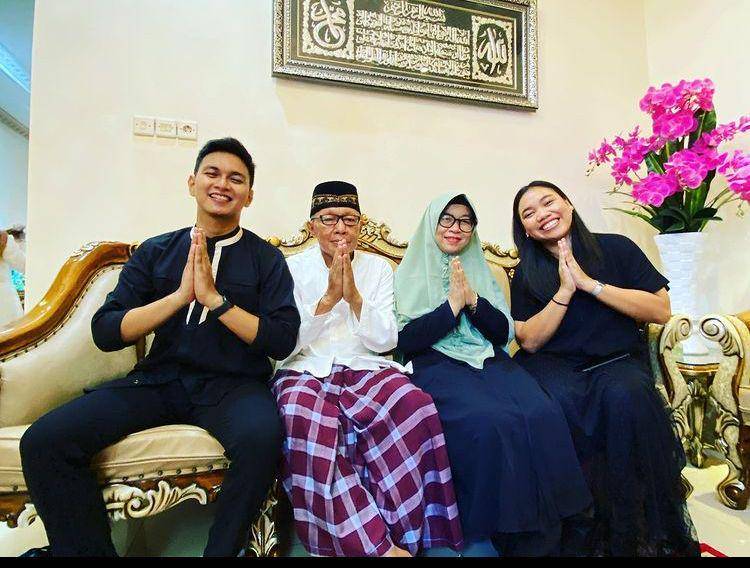 Dekat keluarga pacar ( Instagram.com/mumukgomez)