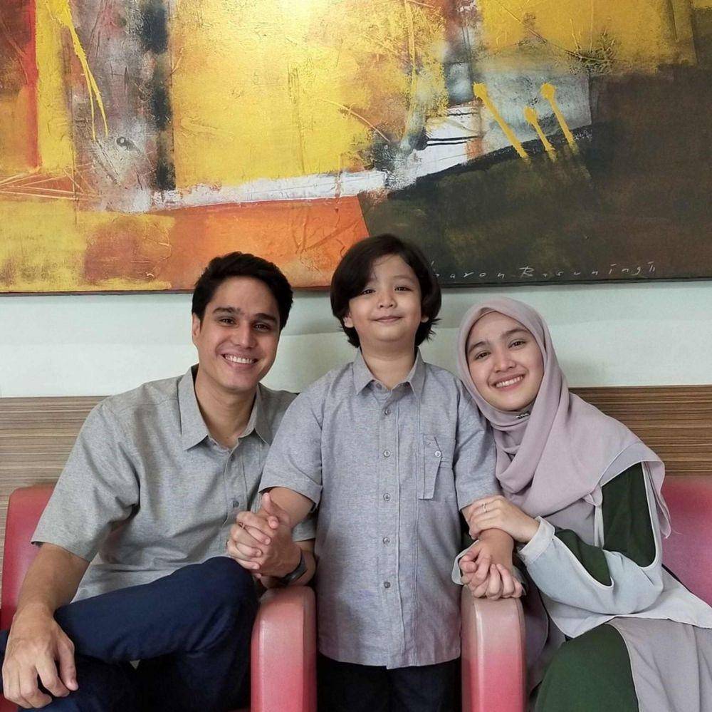 Kebersamaan cast Samudra Cinta selama syuting. (Instagram.com/kingradjanasution/)