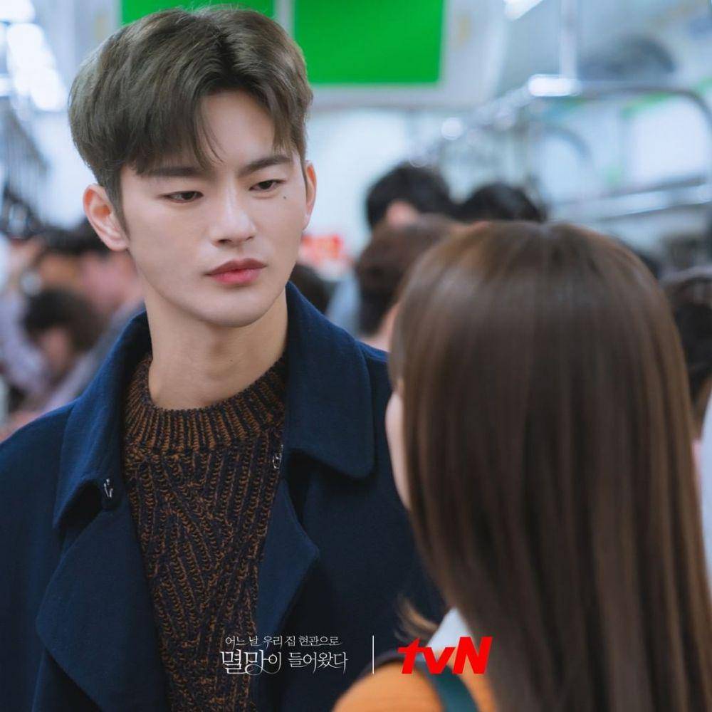 Seo In Guk di drama Korea Doom At Your Service (instagram.com/tvndrama.official)