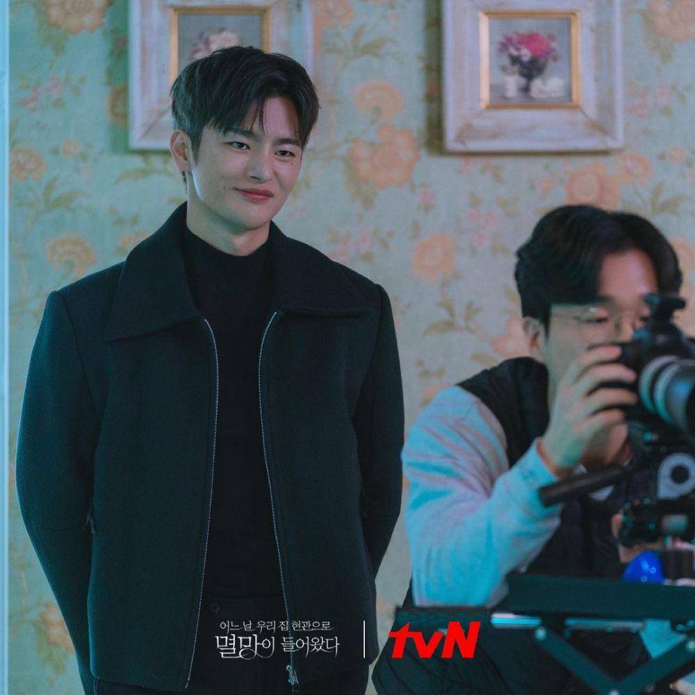 Seo In Guk di drama Korea Doom At Your Service (instagram.com/tvndrama.official)