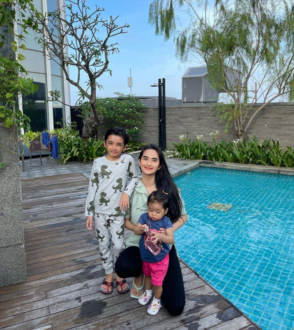 Faby Marcelia dan kedua anaknya (instagram.com/fabymarcelia)